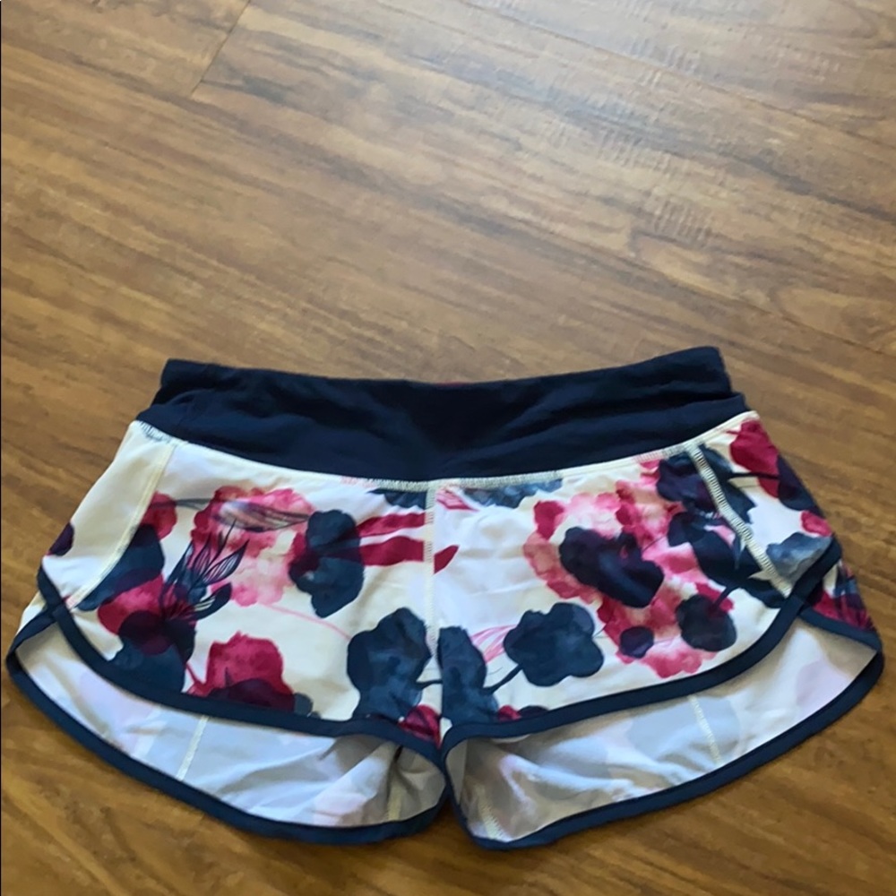 SOLD Rare 2.5” lululemon speed up short in floral